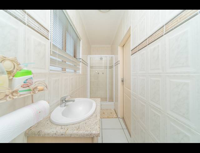 5 BEDROOM FREEHOLD FOR SALE IN COVE ROCK
